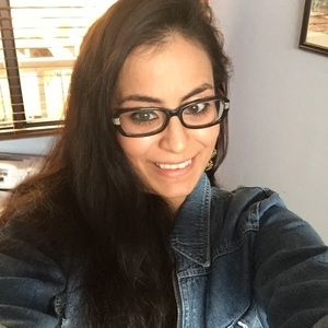 Meet your Posher, Elana